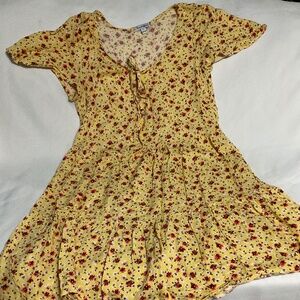 Summer floral dress size small.  W63